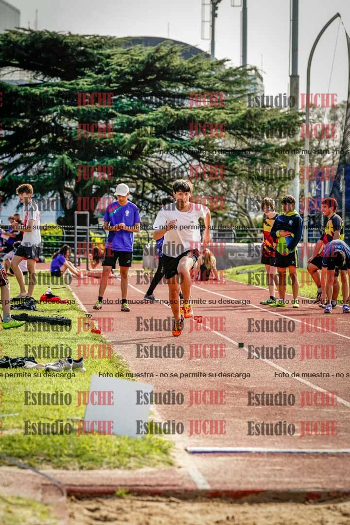 Fotos del salto en largo de varones