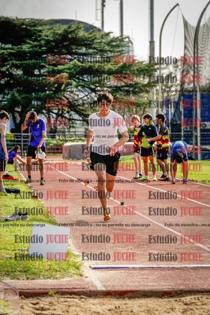 Fotos del salto en largo de varones