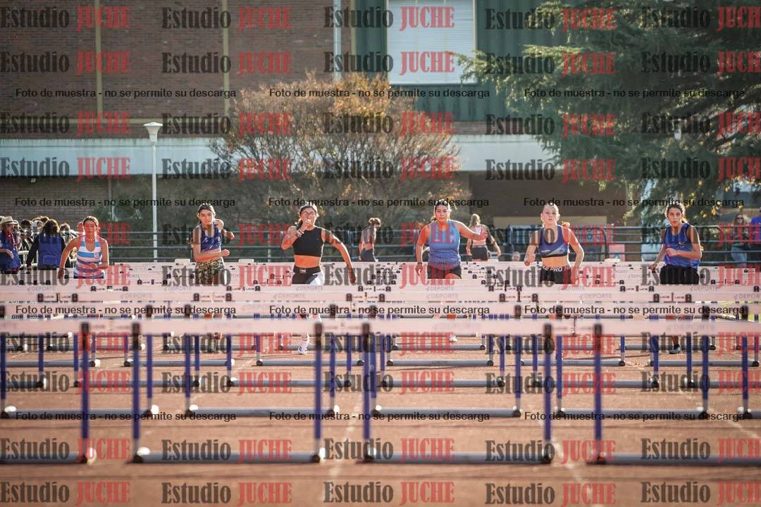 Fotos de los 100 m con vallas de mujeres