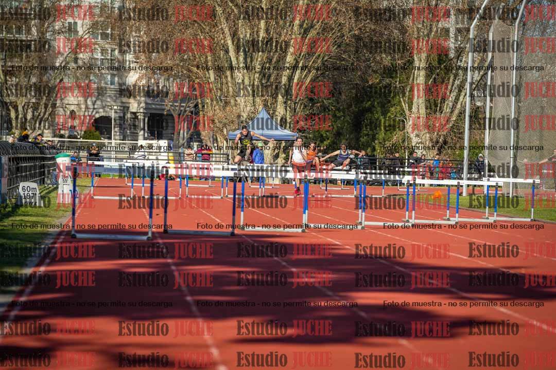 Fotos de los 400 m con vallas de varones