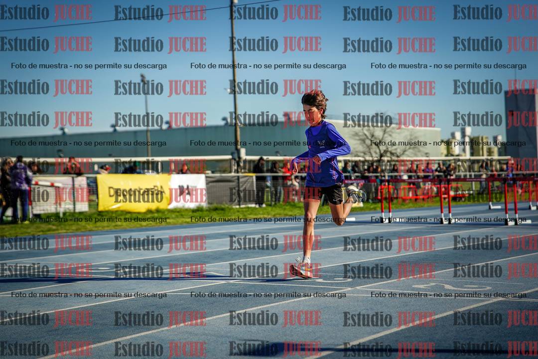 Fotos de los 100 m con vallas de varones - U14 (incluye hexatlón)