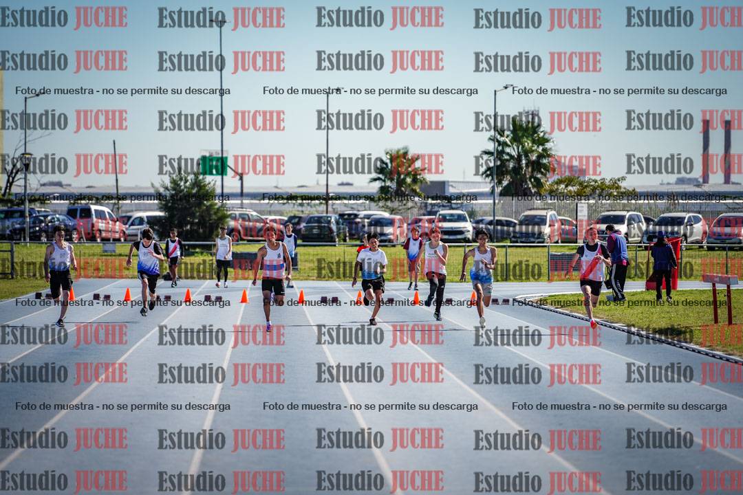 Fotos de los 80 m llanos de varones