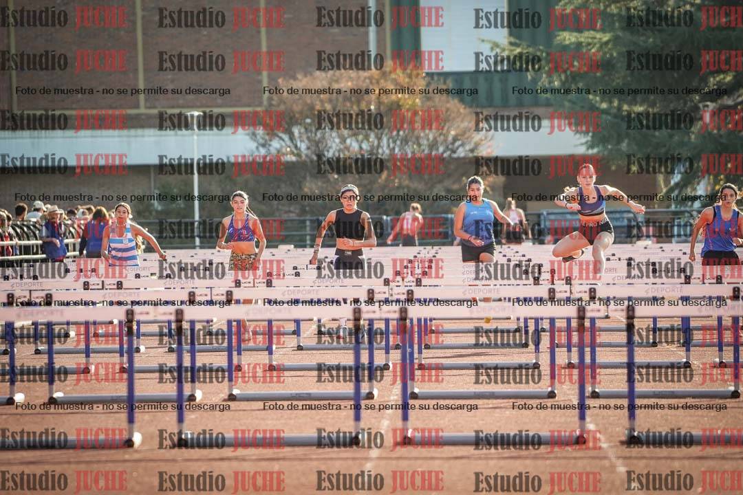 Fotos de los 100 m con vallas de mujeres