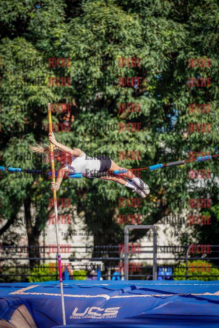 Fotos del salto con garrocha de mujeres y varones
