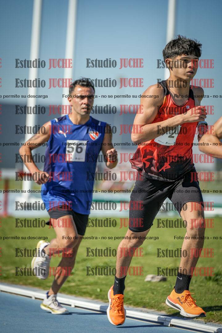 Fotos de los 5000 m de mujeres y varones - serie 1