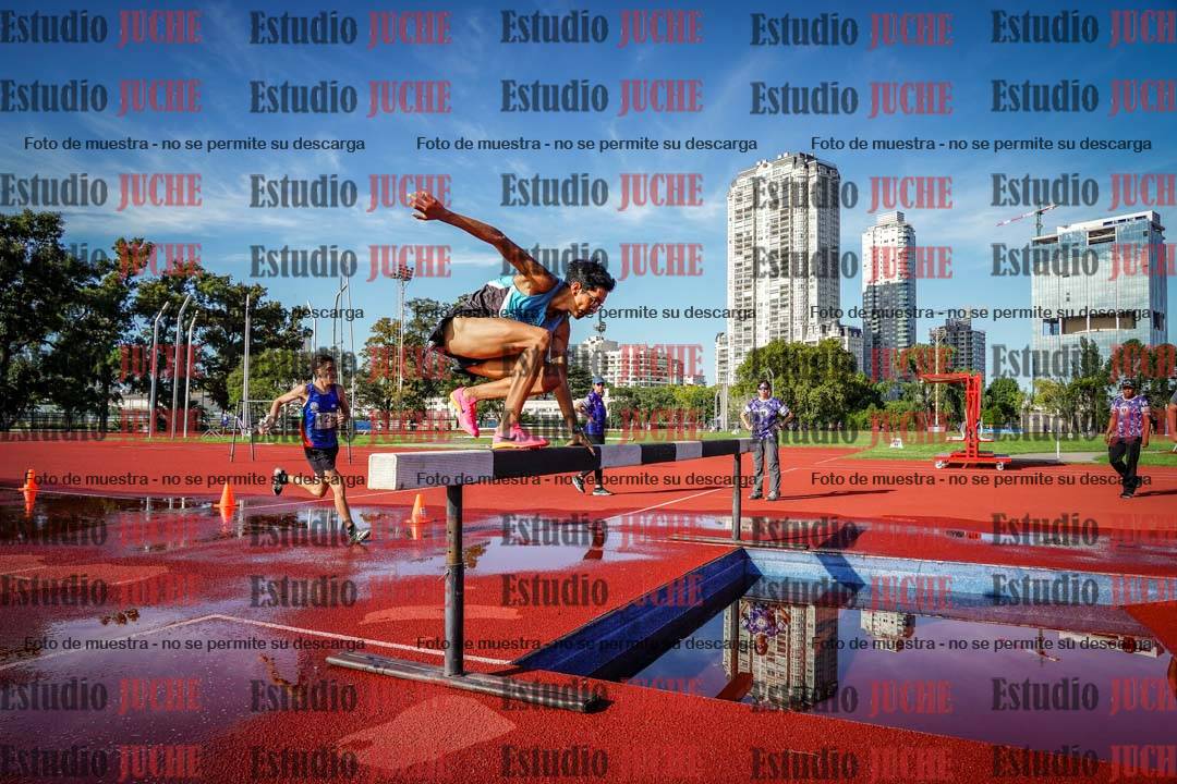 Fotos de los 3000 m con obstáculos de varones