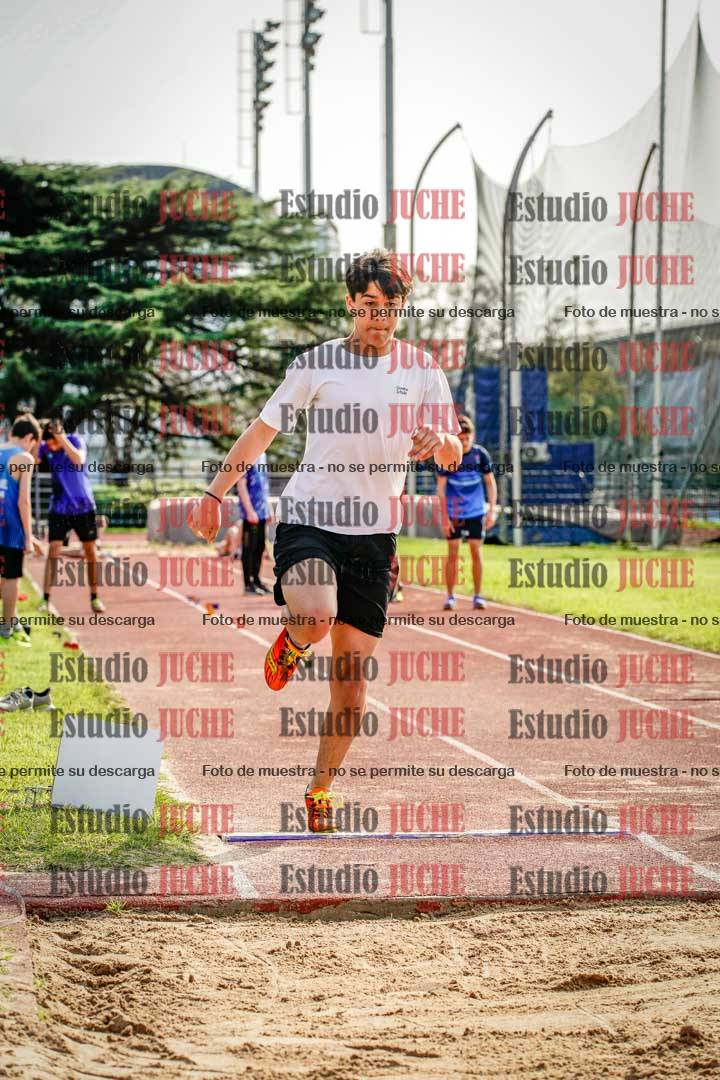 Fotos del salto en largo de varones