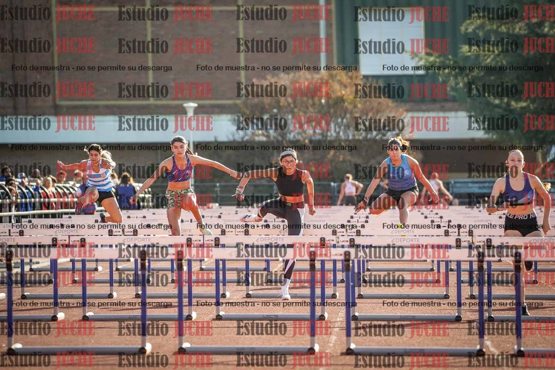 Fotos de los 100 m con vallas de mujeres