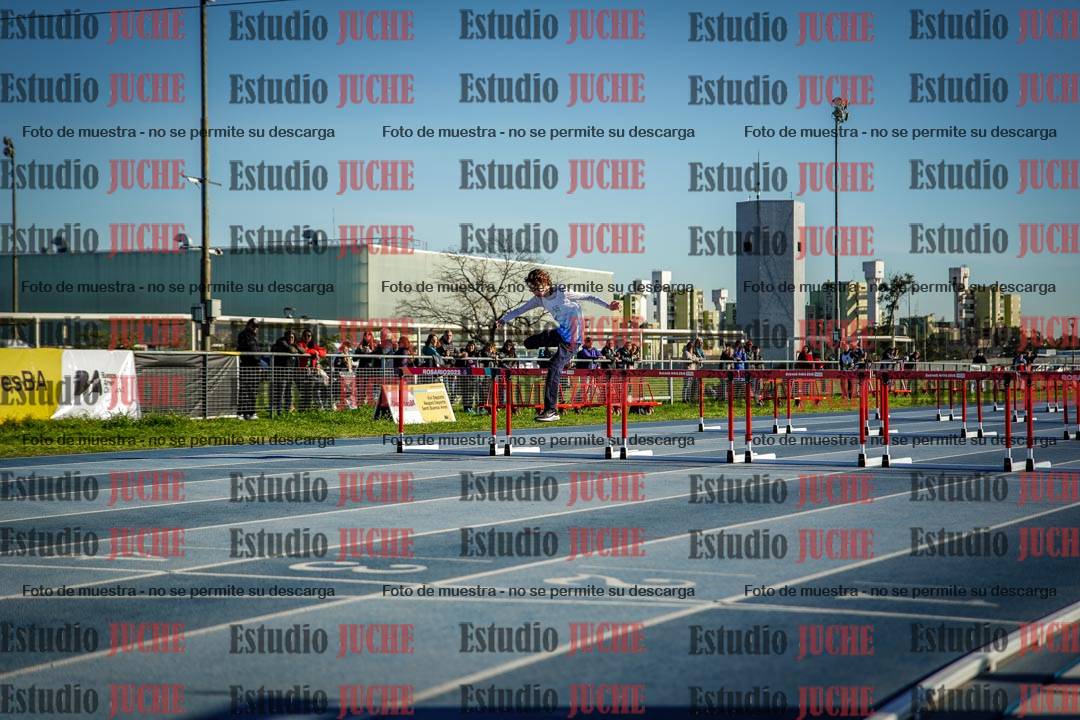 Fotos de los 100 m con vallas de varones - U14 (incluye hexatlón)