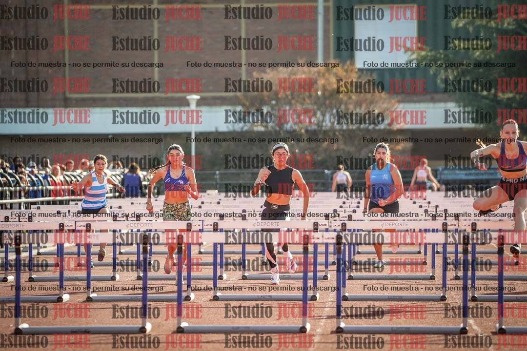 Fotos de los 100 m con vallas de mujeres
