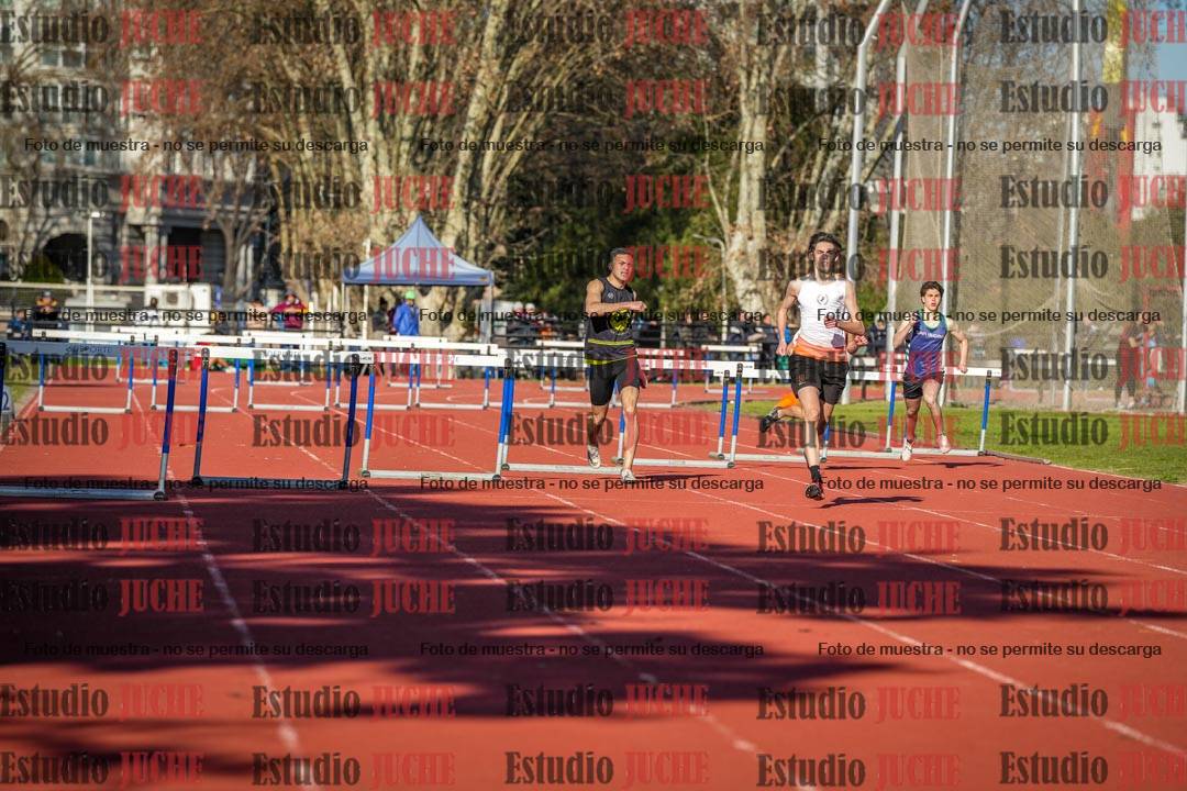 Fotos de los 400 m con vallas de varones