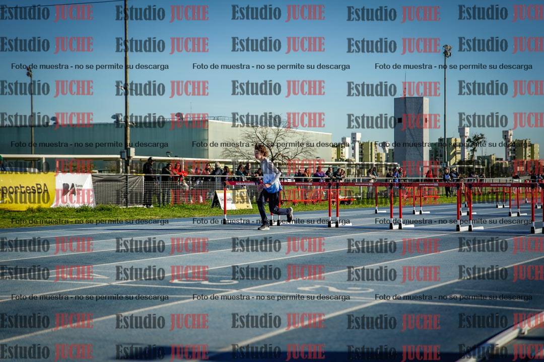 Fotos de los 100 m con vallas de varones - U14 (incluye hexatlón)