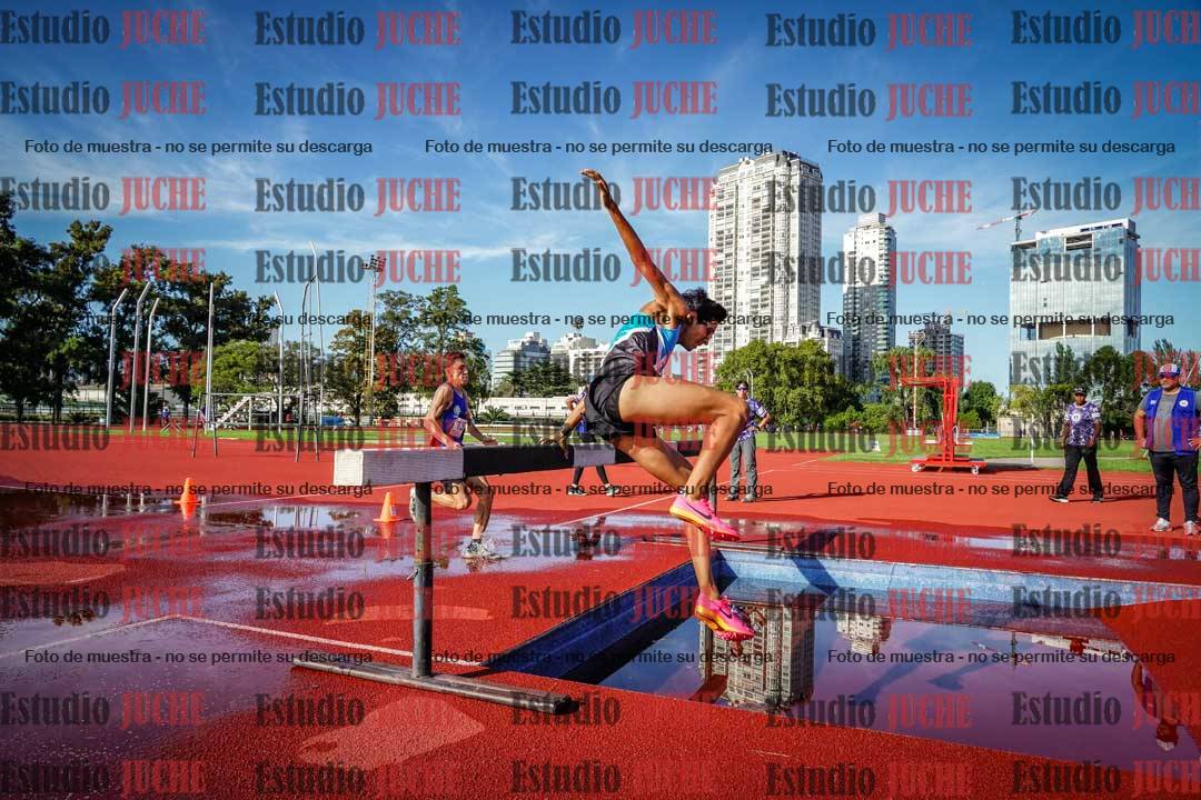Fotos de los 3000 m con obstáculos de varones