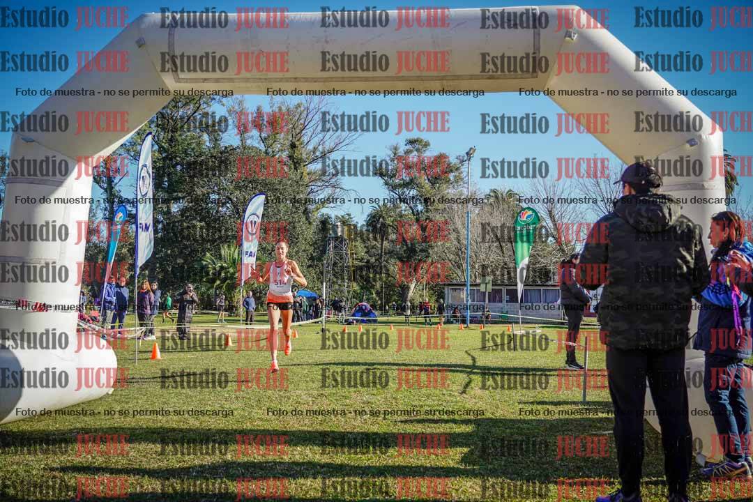 Fotos de la llegada del cross de 4000 m - mujeres