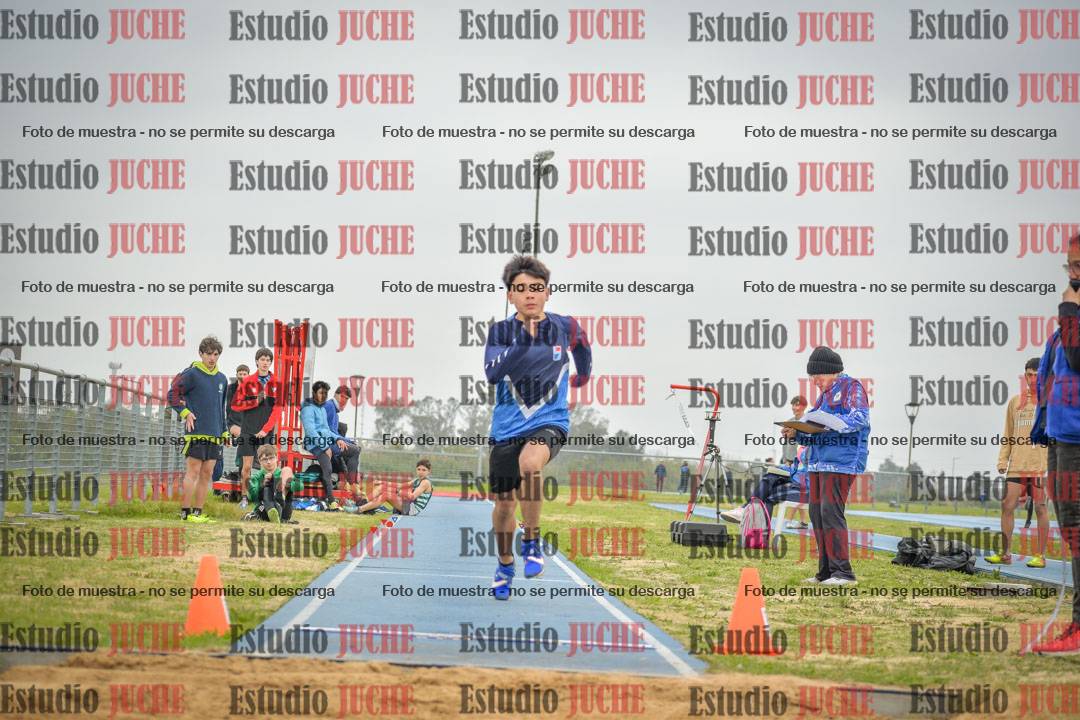 Fotos del salto en largo de varones - U18