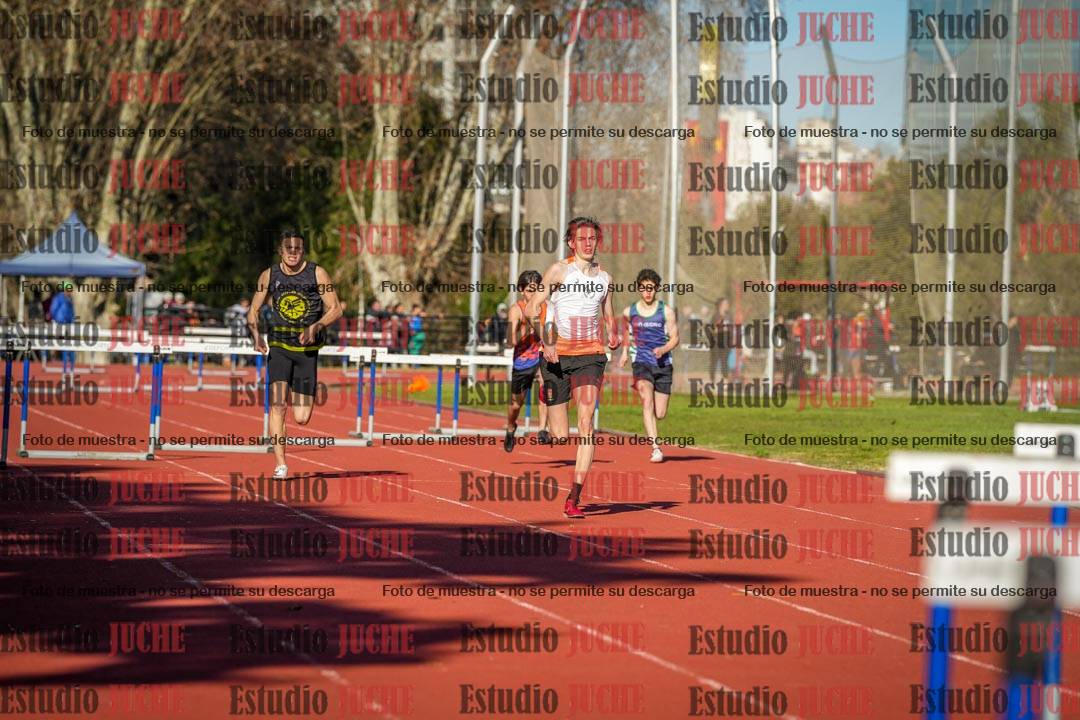 Fotos de los 400 m con vallas de varones