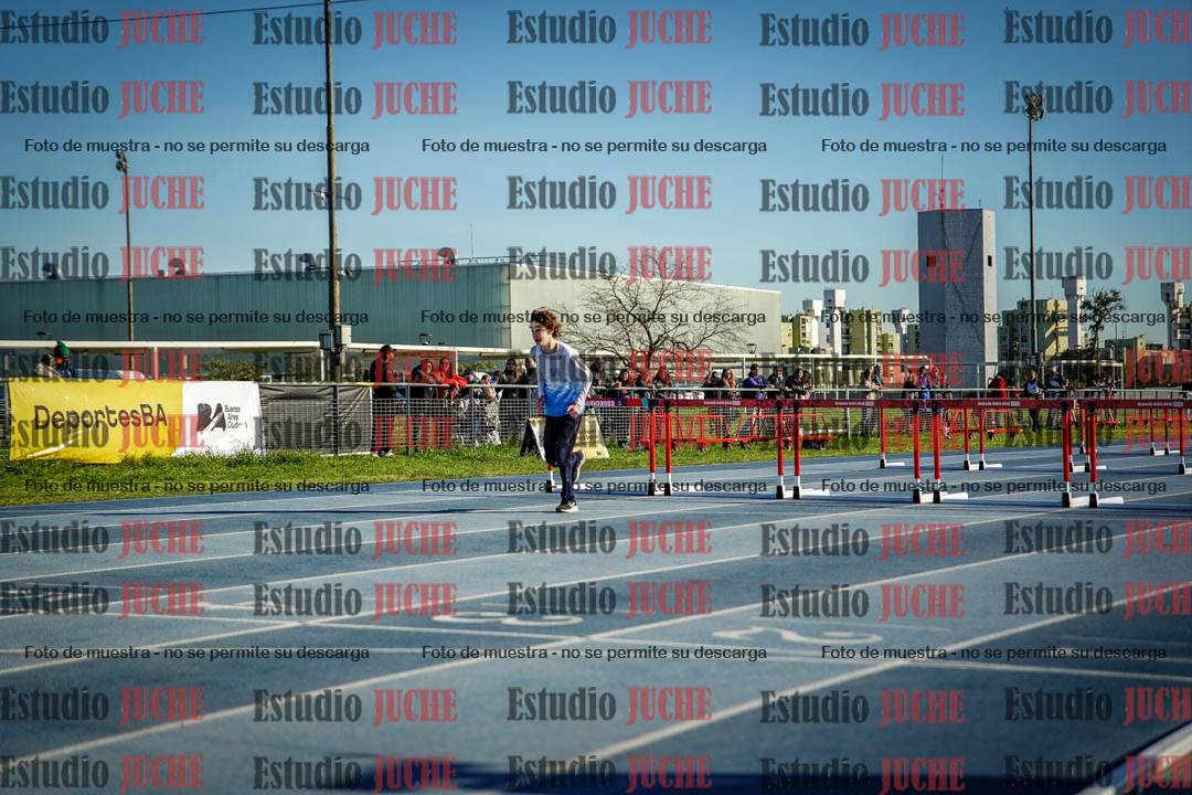 Fotos de los 100 m con vallas de varones - U14 (incluye hexatlón)