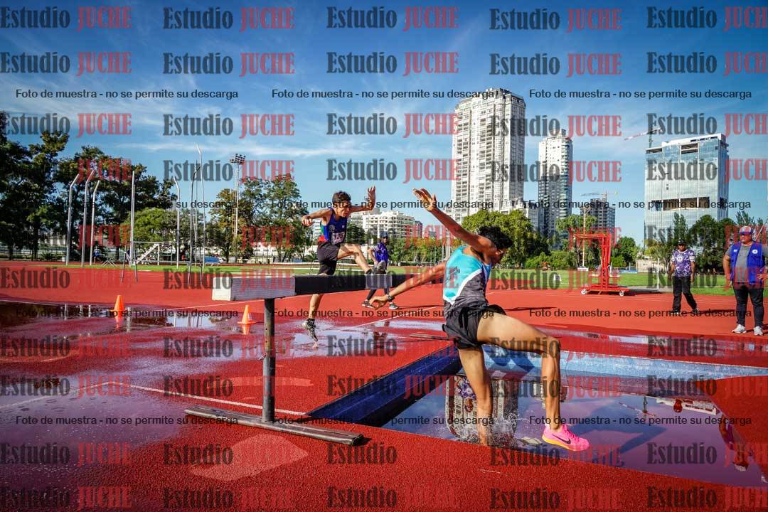 Fotos de los 3000 m con obstáculos de varones