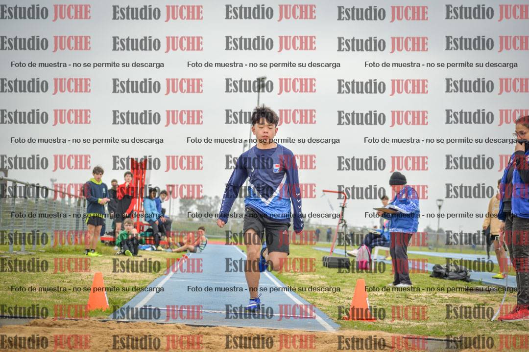 Fotos del salto en largo de varones - U18