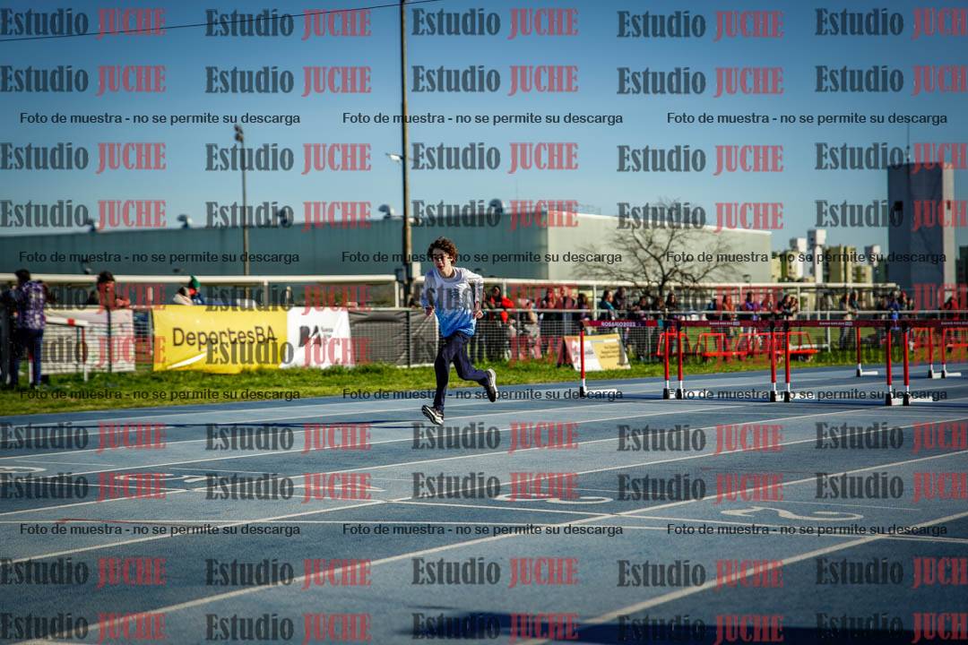 Fotos de los 100 m con vallas de varones - U14 (incluye hexatlón)