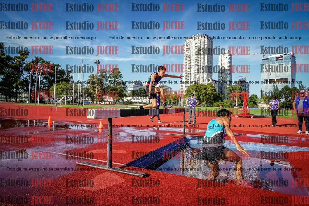 Fotos de los 3000 m con obstáculos de varones
