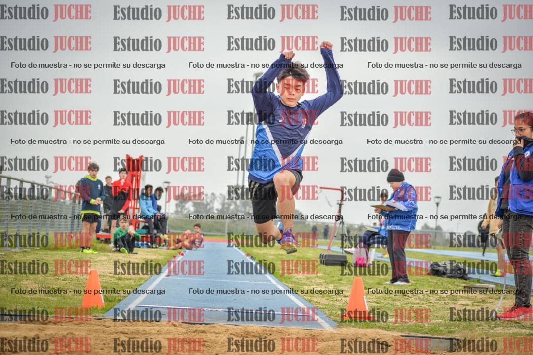 Fotos del salto en largo de varones - U18