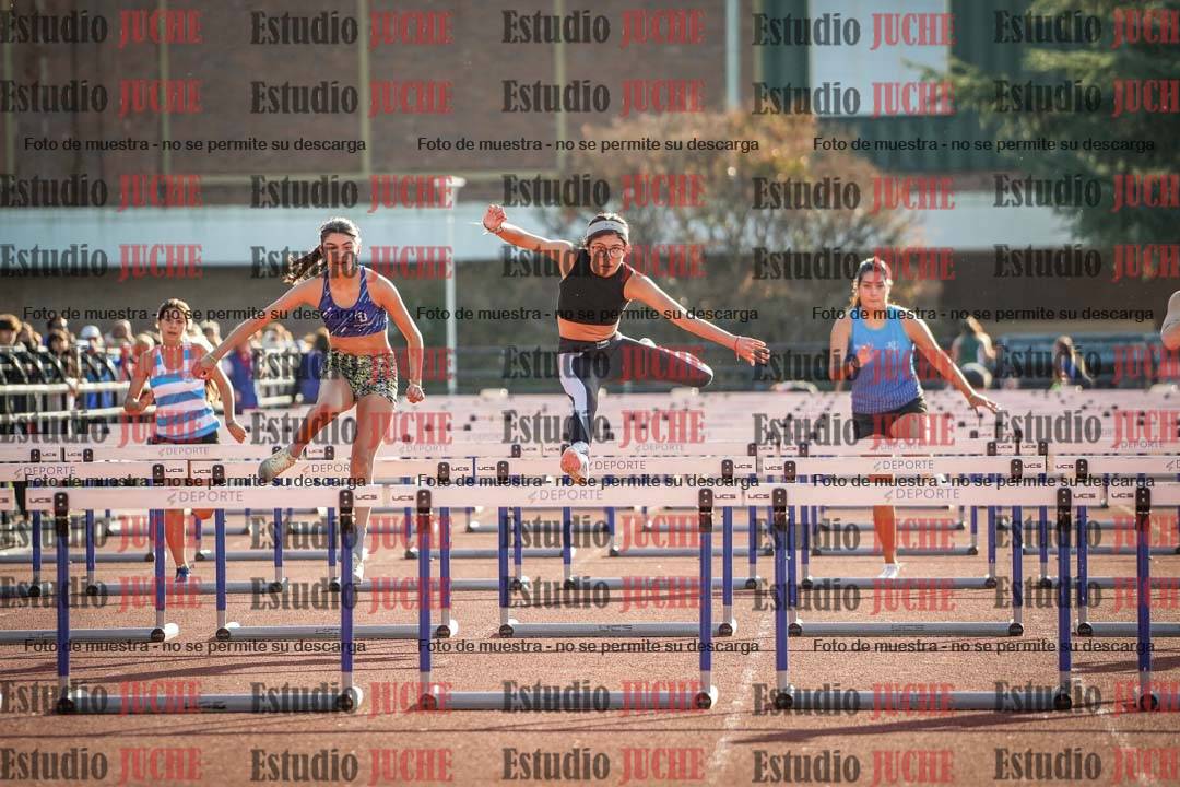 Fotos de los 100 m con vallas de mujeres