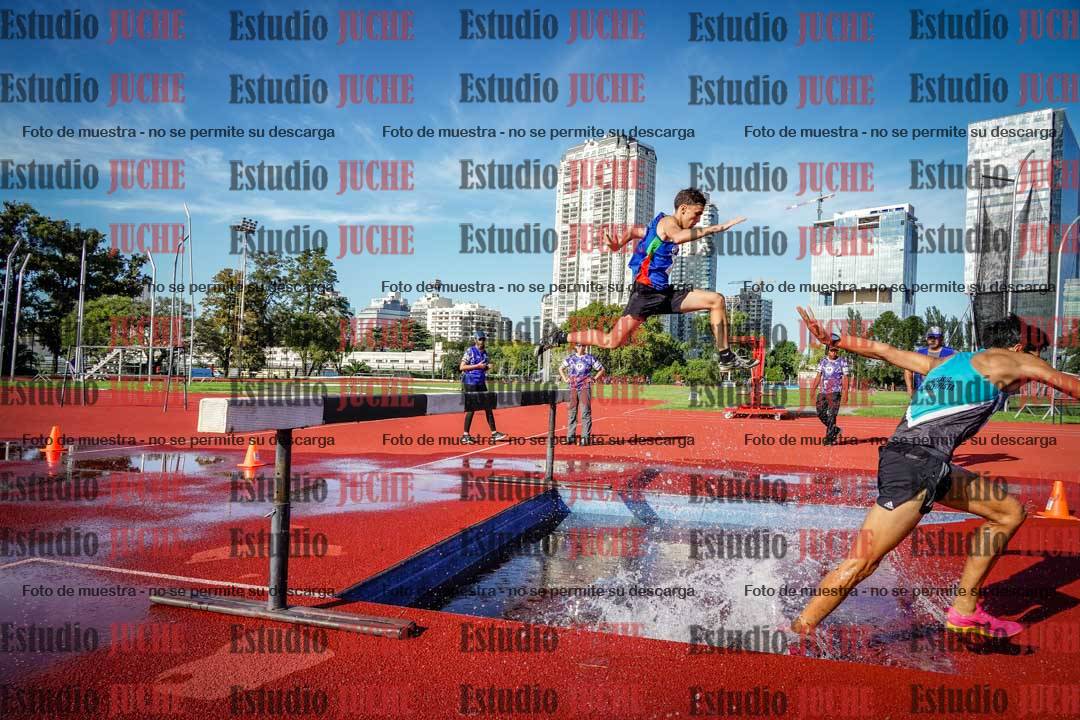 Fotos de los 3000 m con obstáculos de varones