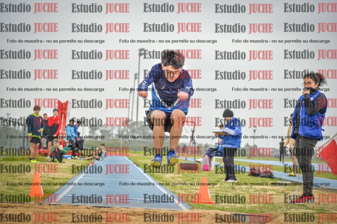 Fotos del salto en largo de varones - U18