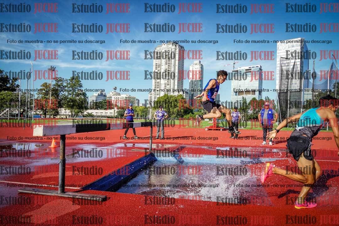Fotos de los 3000 m con obstáculos de varones