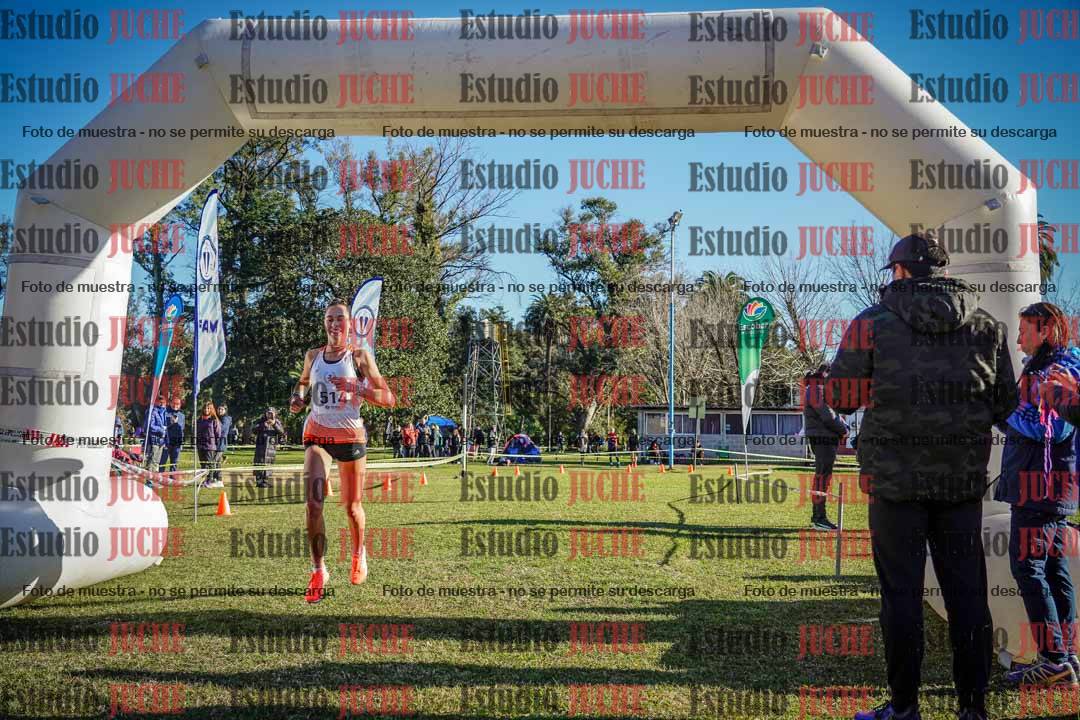 Fotos de la llegada del cross de 4000 m - mujeres
