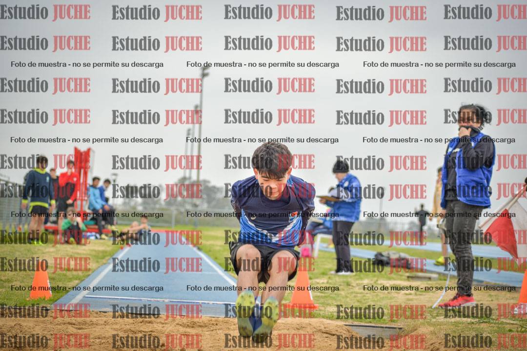 Fotos del salto en largo de varones - U18