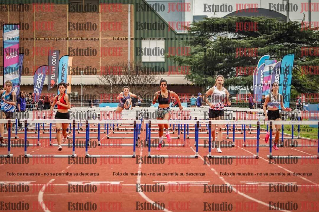 Fotos de los 100 m con vallas de mujeres