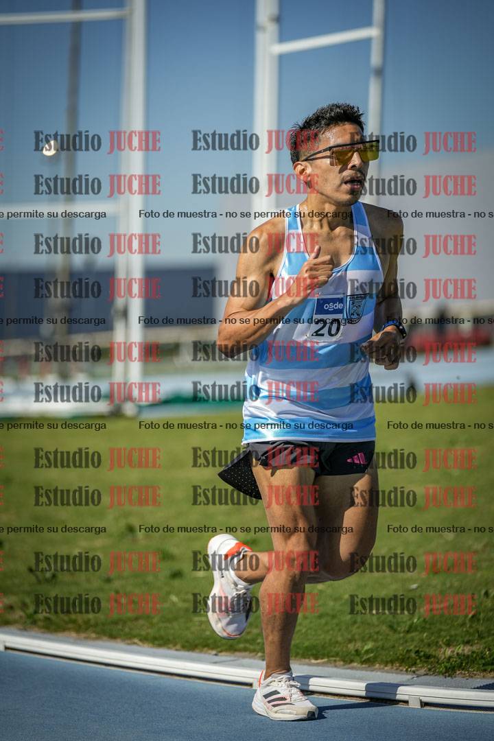 Fotos de los 5000 m de mujeres y varones - serie 1