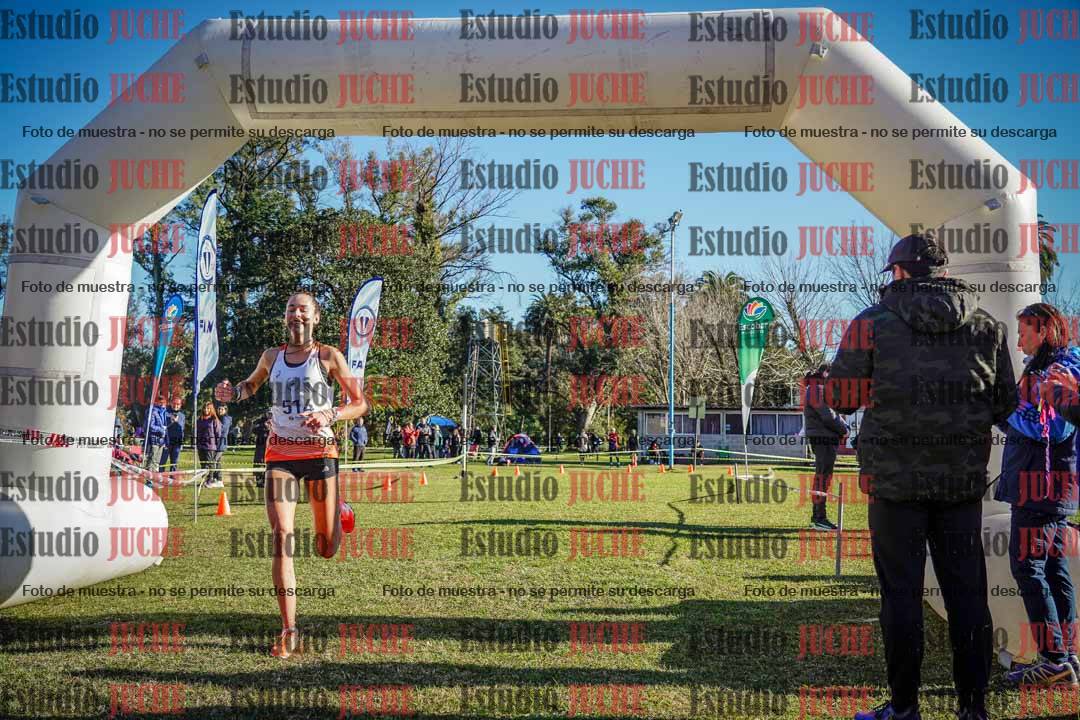 Fotos de la llegada del cross de 4000 m - mujeres