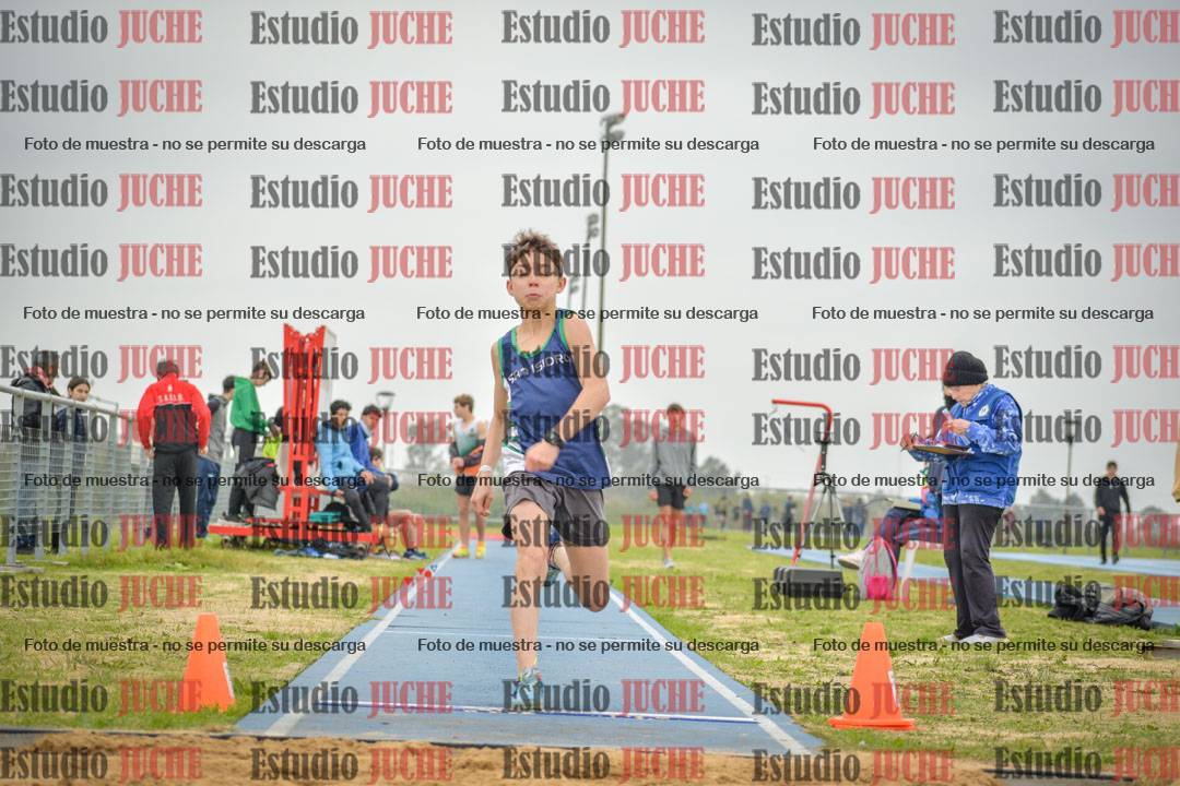 Fotos del salto en largo de varones - U18