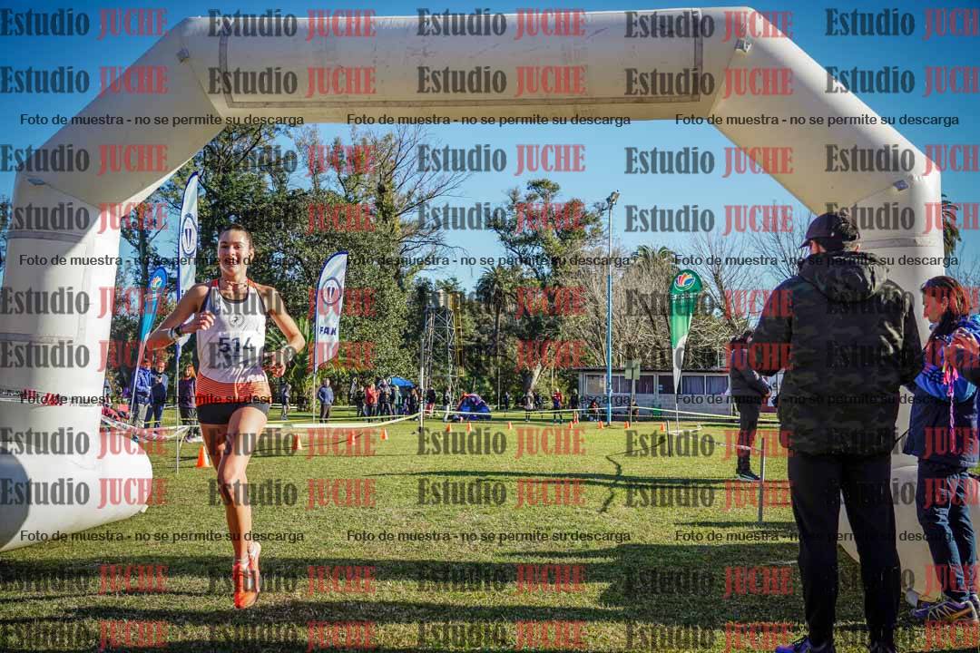 Fotos de la llegada del cross de 4000 m - mujeres