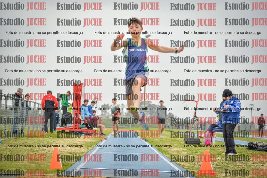 Fotos del salto en largo de varones - U18