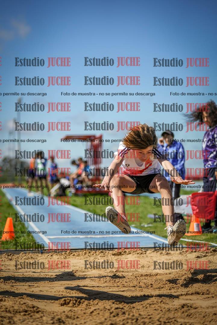 Fotos del salto en largo de varones - U14