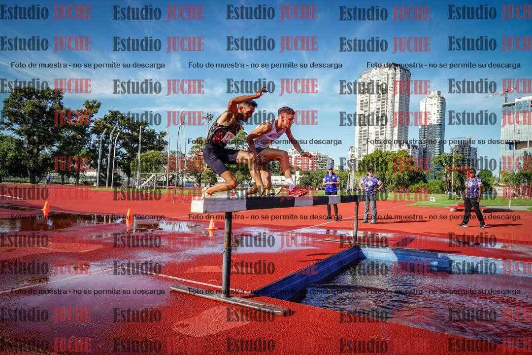 Fotos de los 3000 m con obstáculos de varones
