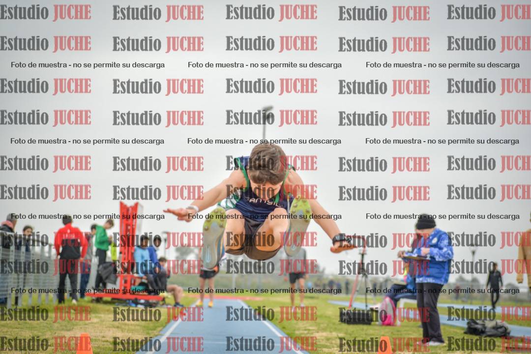 Fotos del salto en largo de varones - U18