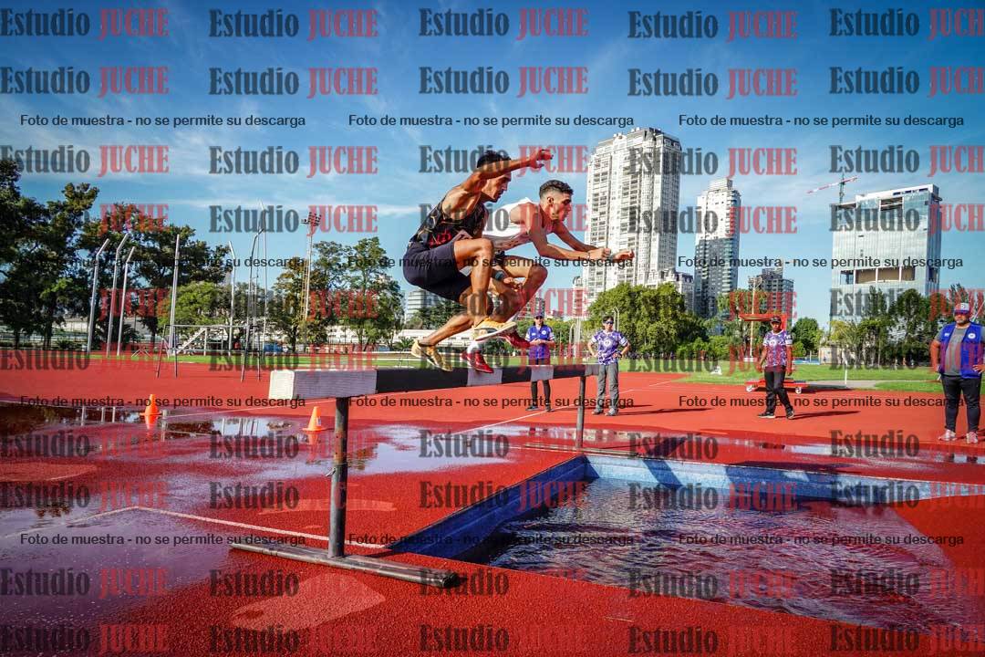 Fotos de los 3000 m con obstáculos de varones
