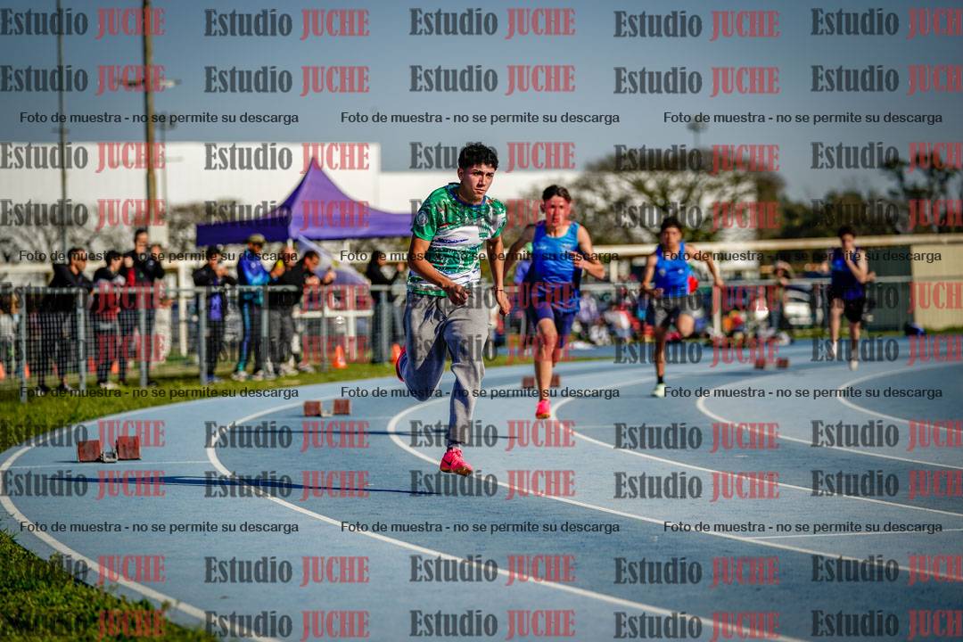 Fotos de los 400 m con vallas de varones