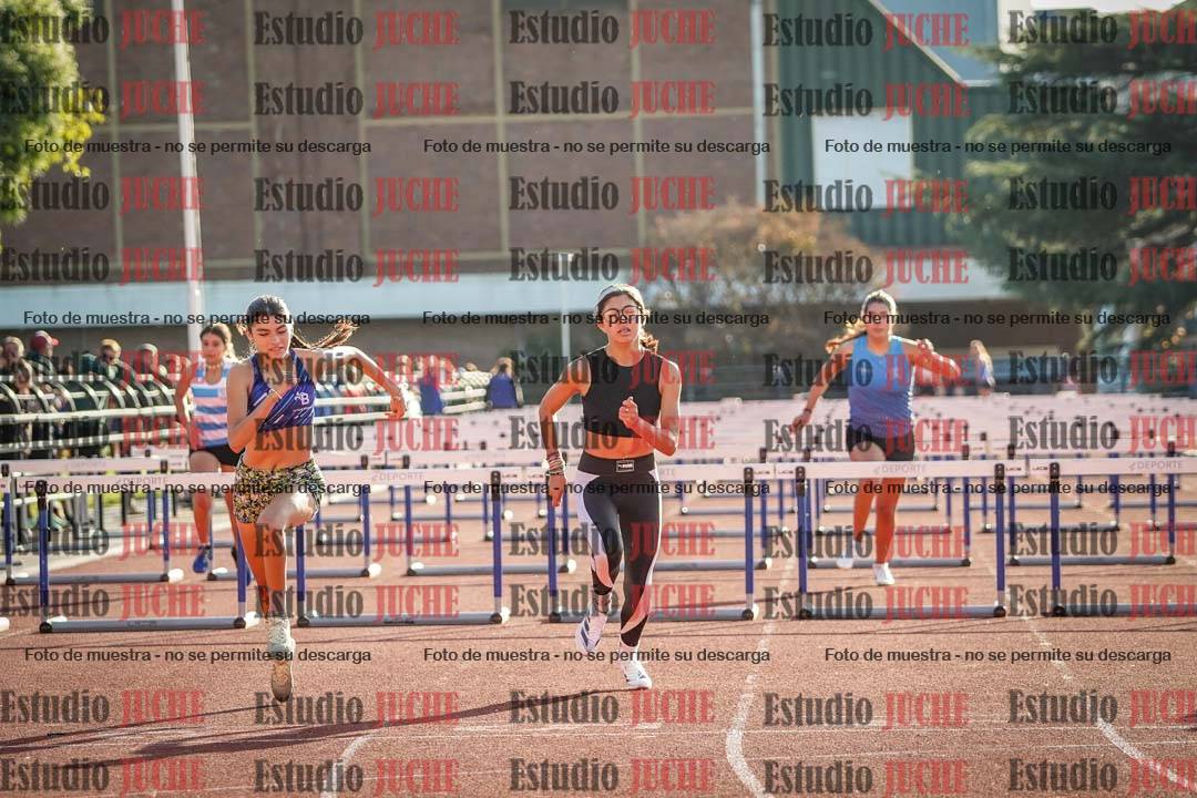 Fotos de los 100 m con vallas de mujeres