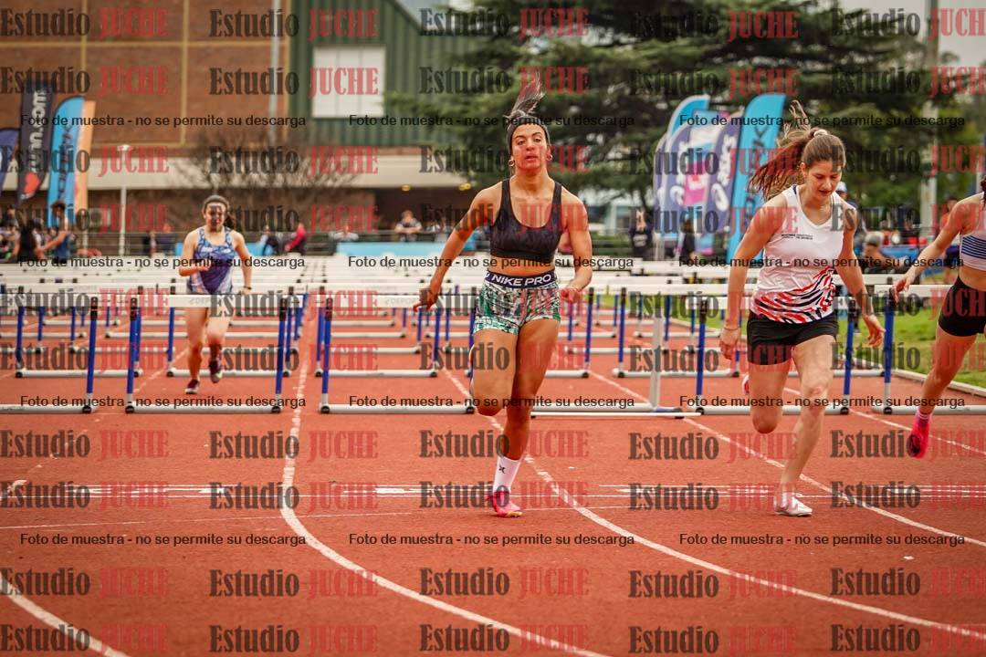 Fotos de los 100 m con vallas de mujeres