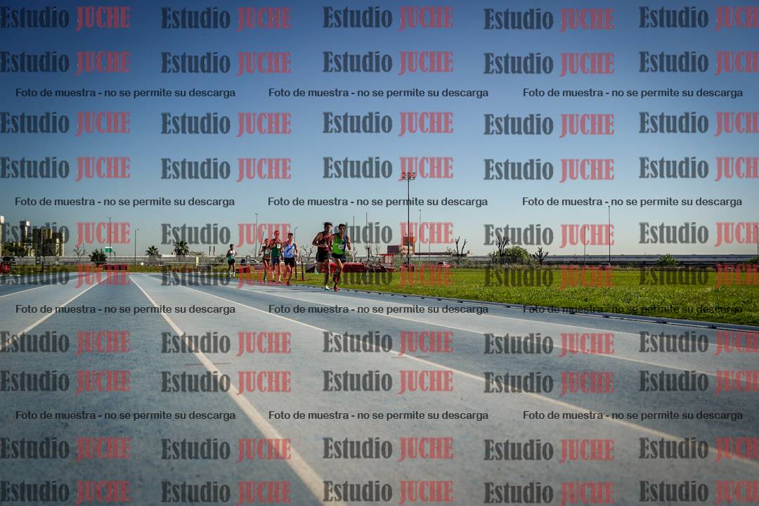Fotos de los 5000 m de mujeres y varones - serie 1
