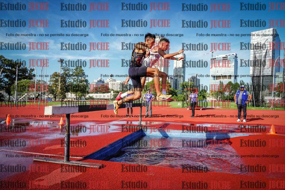 Fotos de los 3000 m con obstáculos de varones