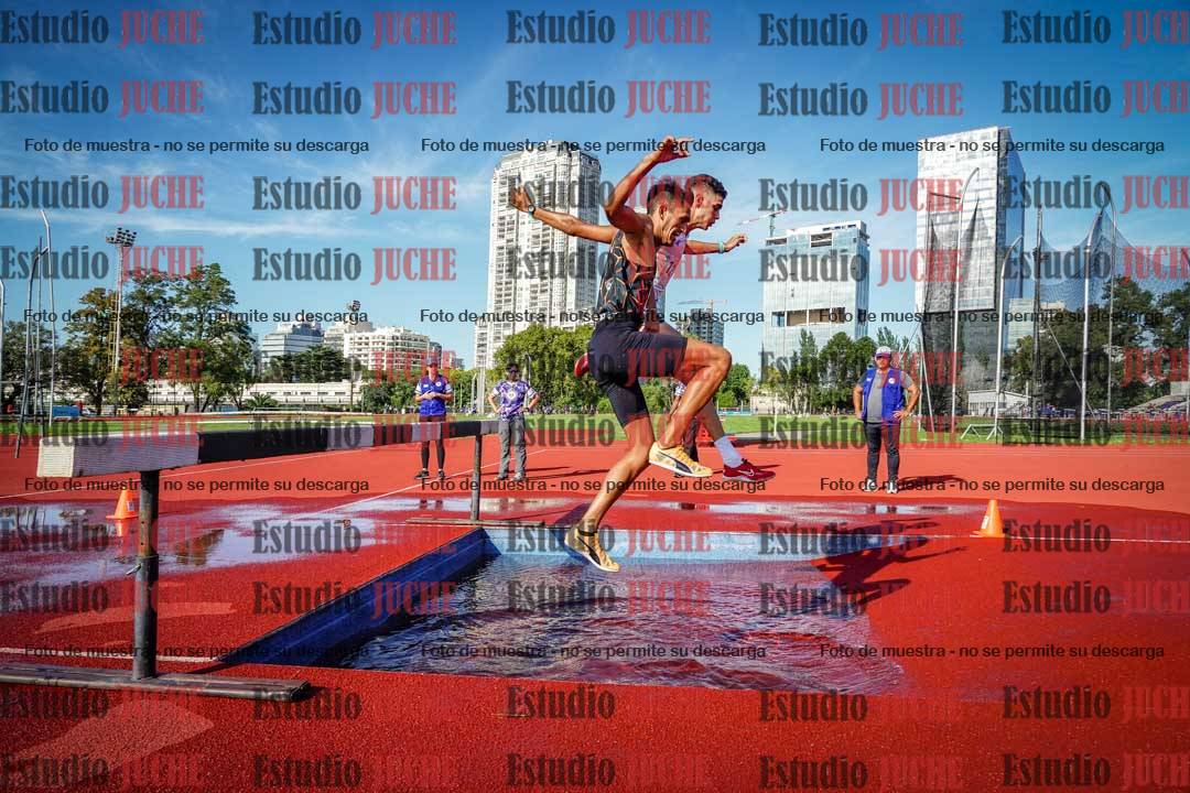 Fotos de los 3000 m con obstáculos de varones