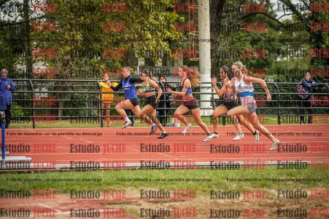 Fotos de los 100 m con vallas de mujeres