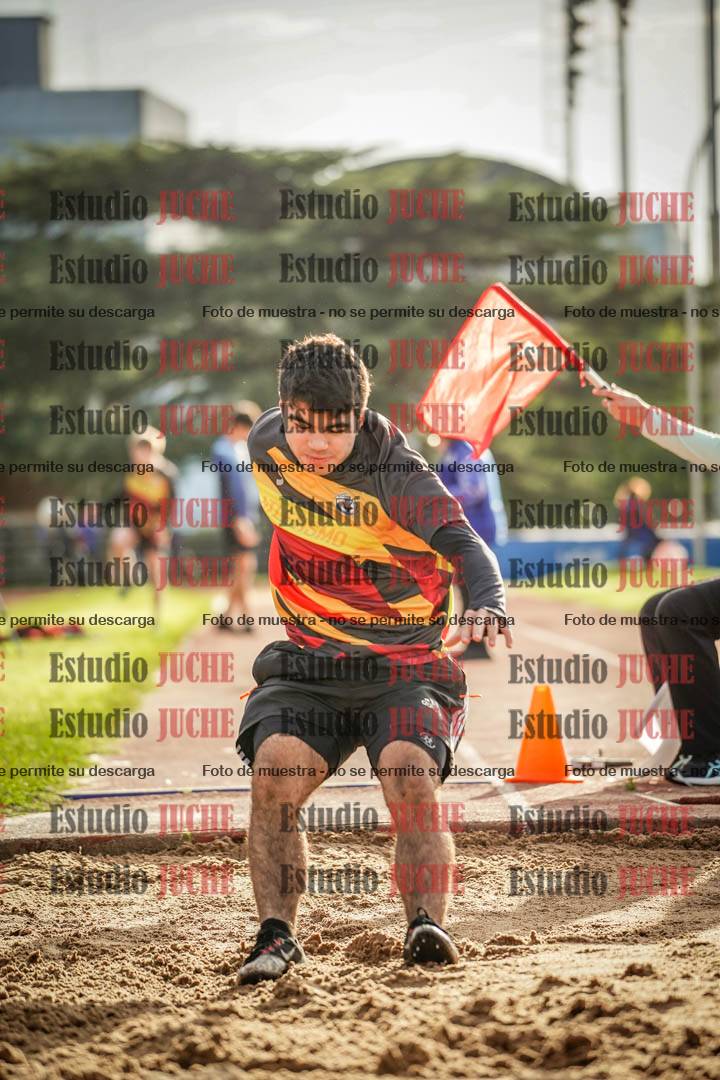 Fotos del salto en largo de varones